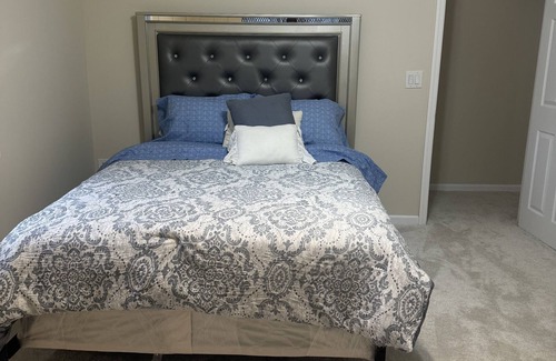 Dix Hills Maison | Home away from Home!! 5 minutes away from the restaurants and shopping plazas.