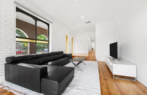 Braybrook Maison | Home Away From Home