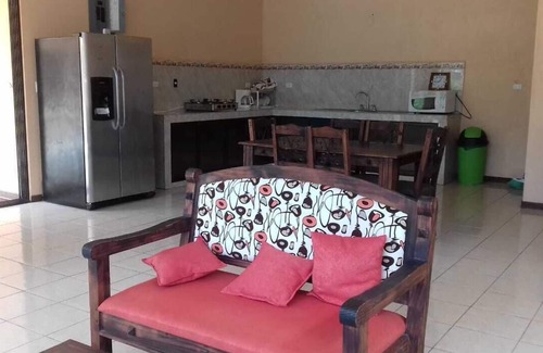 La Cruz Maison | Comme à la maison! Hôtel confortable, propre et sûr à quelques minutes de la belle plage !!
