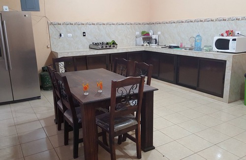 La Cruz Appartement | Comme à la maison! Hôtel confortable, propre et sûr à quelques minutes de la belle plage !!
