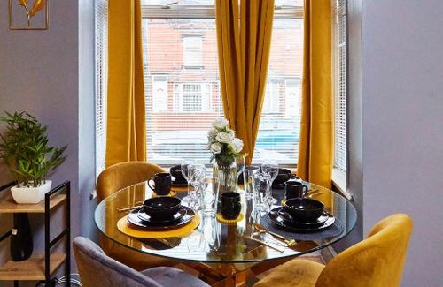 Beeston Maison | Home away from Home Entire 2 bedroom house