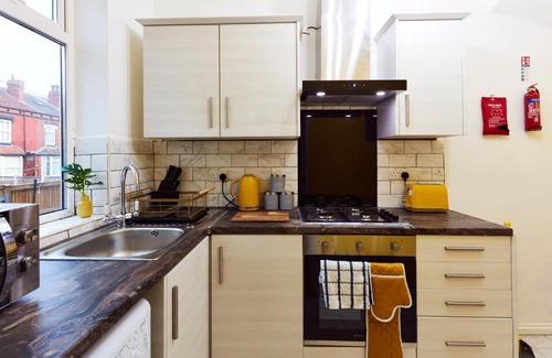 Beeston Maison | Home away from Home Entire 2 bedroom house