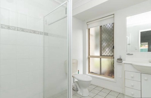 Calamvale Maison | Home away from Home- Fit for family or single-Business or leisure