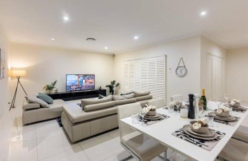 Rochedale Maison | Home away from home Grand Family Mansion