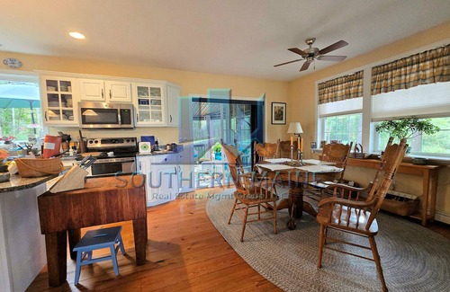 Westbrook Maison | Home away from home in suburb of Portland