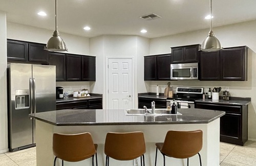 Laveen Maison | Home away from home in Sunny AZ -Office & 4 bedroom