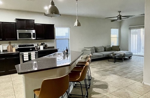 Laveen Maison | Home away from home in Sunny AZ -Office & 4 bedroom