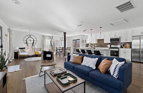 West Dallas Maison | Home away from home...Minutes to everything Dallas!