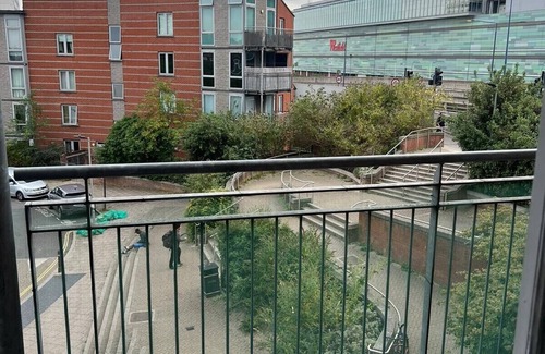 Notting Dale Appartement | Home away from home. Stylish and modern apartment with proximity to airport.