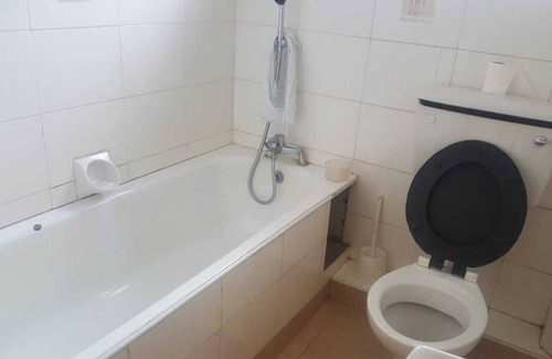 Nairobi Maison | Comme à la maison, maison de trois chambres, toujours deux chambres, B&F