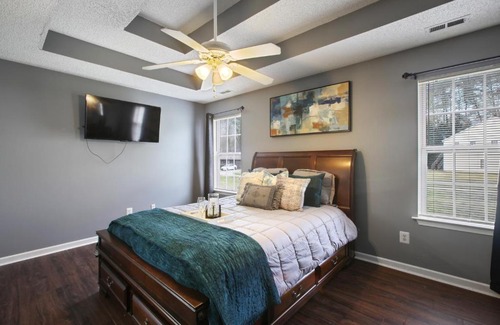 Jonesboro Maison | Home Away from Home
