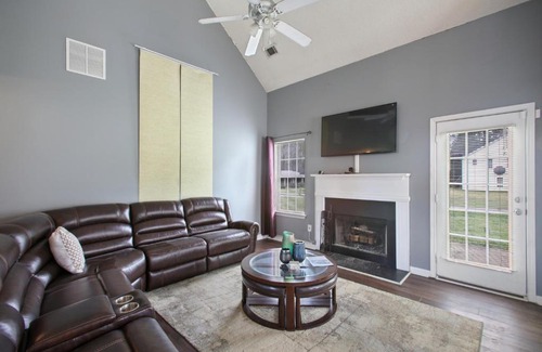 Jonesboro Maison | Home Away from Home
