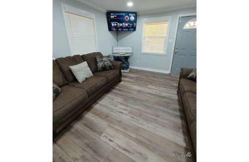 Livingston Maison | Home Away from Home! Newly remodeled!