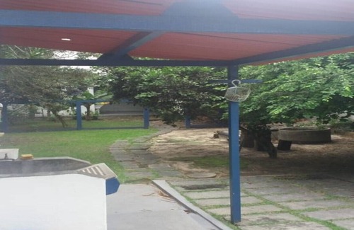 Balneario Remanso Maison | Plage Centre d'accueil, cour boisé et herbeux avec des arbres fruitiers.