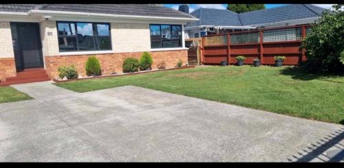 Papatoetoe Maison | Home Close to Amenities and Airport.