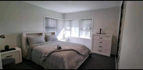 Papatoetoe Maison | Home Close to Amenities and Airport.