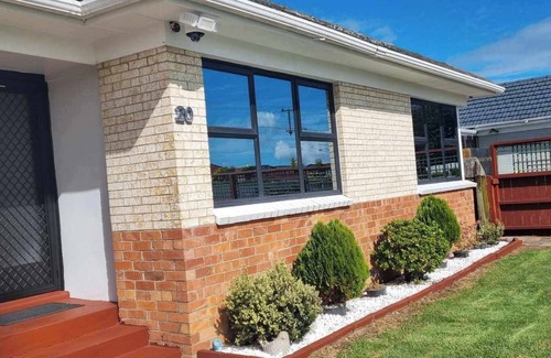 Papatoetoe Maison | Home close to Amenities and Airport