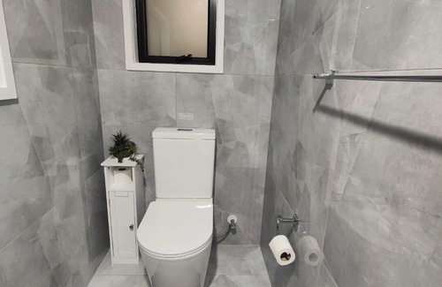 Papatoetoe Maison | Home close to Amenities and Airport