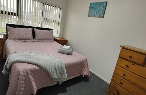 Papatoetoe Maison | Home close to Amenities and Airport