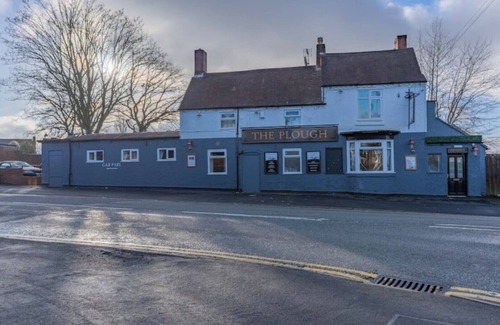 Oldbury Maison | Home for Contractor/Families close to Birmingham City Centre & Attractions & M5