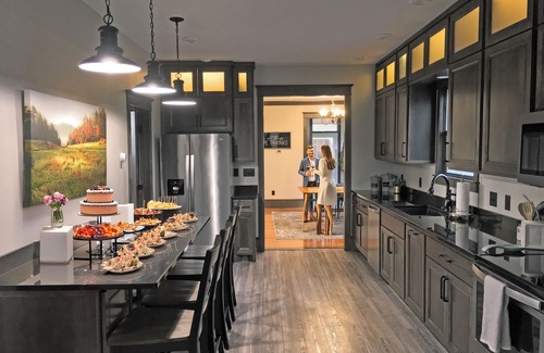 Hager City Maison | Home for the Holidays!