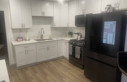 Compton Maison | Home in a quiet area close to freeways shopping centers and restaurants