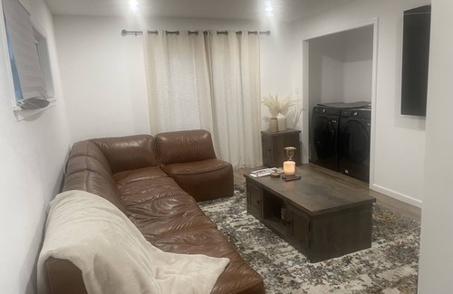 Compton Maison | Home in a quiet area close to freeways shopping centers and restaurants