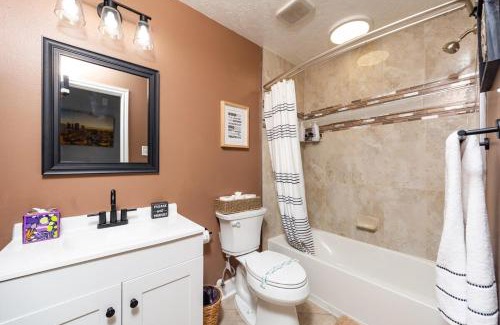 League City Maison | Home in League City, TX with firepit & grill