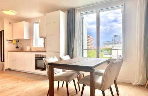 12th Arrondissement Appartement | Home in Poniatowski near Vincennes Forest