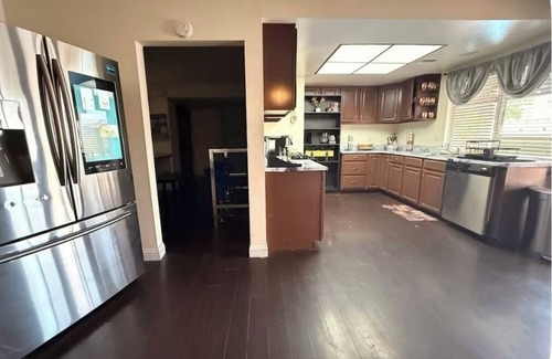Paradise Maison | Home in the heart of Las Vegas, private pool and pet friendly.