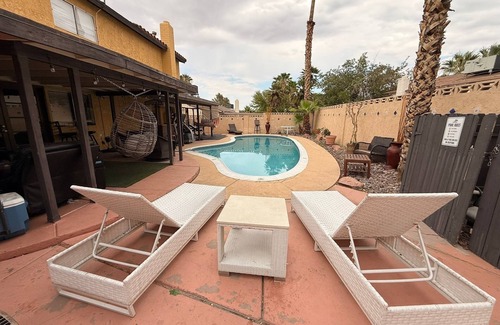 Paradise Maison | Home in the heart of Las Vegas, private pool and pet friendly.