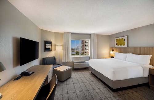 Exchange Place North Hôtel | Home-Like Atmosphere! Unit with Full Kitchen, On-site Parking, Pets Allowed!