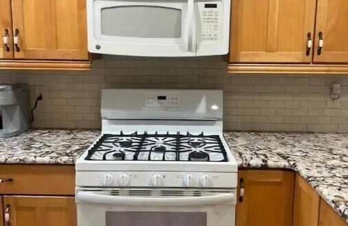 Linden Maison | Home Mins From NYC & NWK Airport