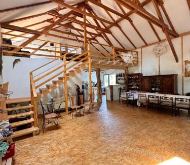 Veroce Appartement | Home of arts and creation, Erdei alkoto studio