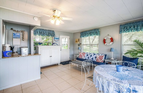 Putnam Hall Maison | Home on Lake Hutchinson w/ Dock!