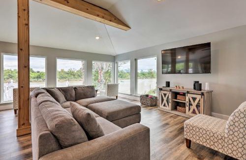Barrett Maison | Home on San Jacinto River with Pool, Dock and Deck!
