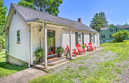 Brockton Maison | NEW! Home on Shared 10 Acres, On-Site Trail Access