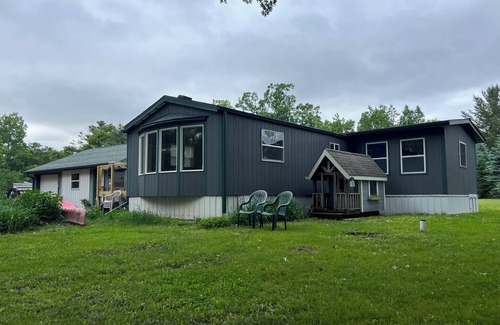 Amery Maison | Home on the Apple River