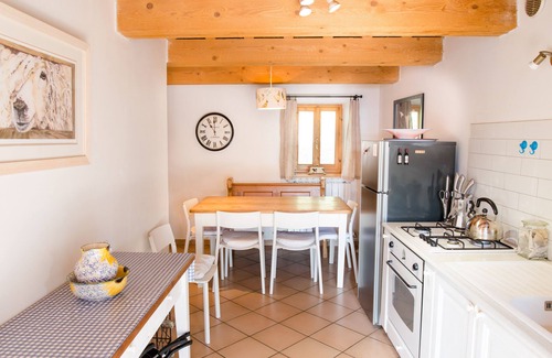 Mondavio Maison | Home set in olive grove