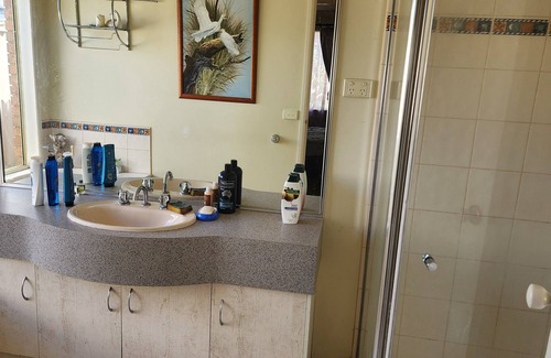 Ravenhall Maison | Home Stay Caroline Springs!