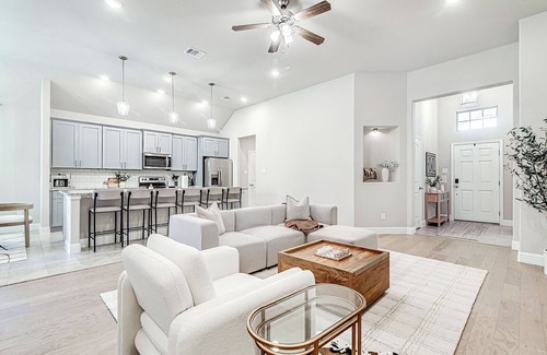 White Settlement Maison | Home Sweet 'Holy Cow, Is This Really a Rental?' Home