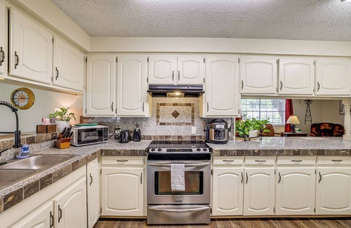 Euless Maison | Home w/Backyard Oasis < 7 Mi to AT&T Stadium!