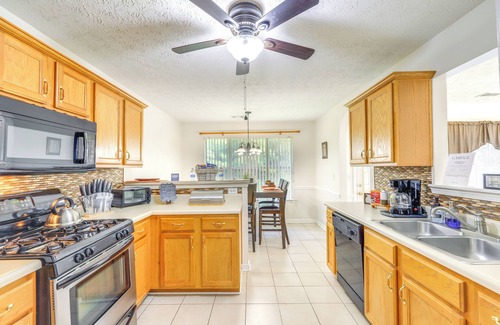 Hampton Maison | Home w/ Dog-Friendly Yard in Quiet Atlanta Suburb