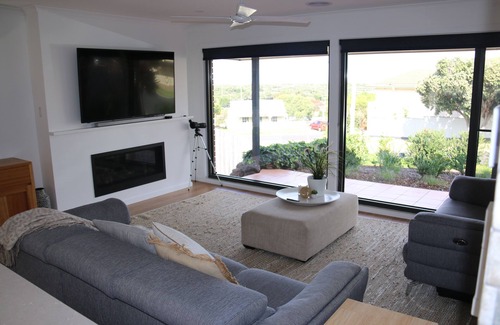 Ocean Grove Maison | Home With a View Close to Beach
