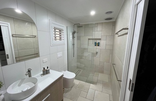 Ocean Grove Maison | Home With a View Close to Beach