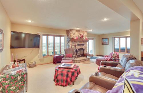 Howard Lake Maison | Home with Hot Tub and Dock on Howard Lake!