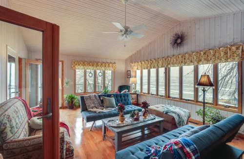 Howard Lake Maison | Home with Hot Tub and Dock on Howard Lake!