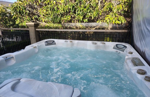 Karori Maison | Home with Hot Tub, Heated Pool & Tennis Court