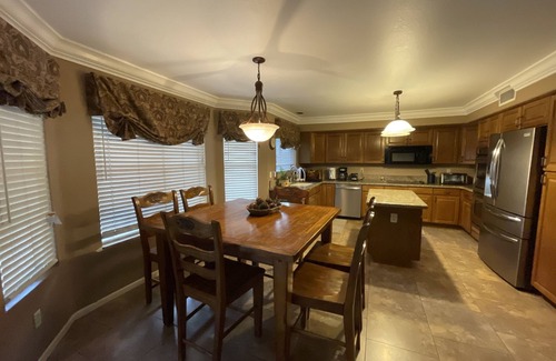 Val Vista Lakes Maison | Home with Pool in Val Vista Lakes, Also a Hot Tub , Near Phx Airport