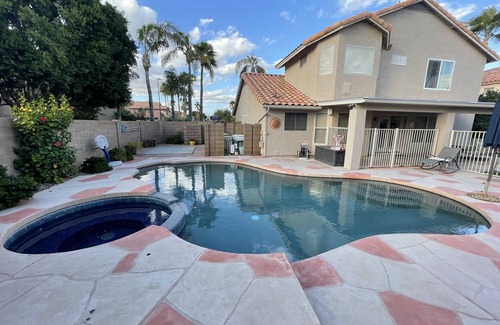 Val Vista Lakes Maison | Home with Pool in Val Vista Lakes, Also a Hot Tub , Near Phx Airport